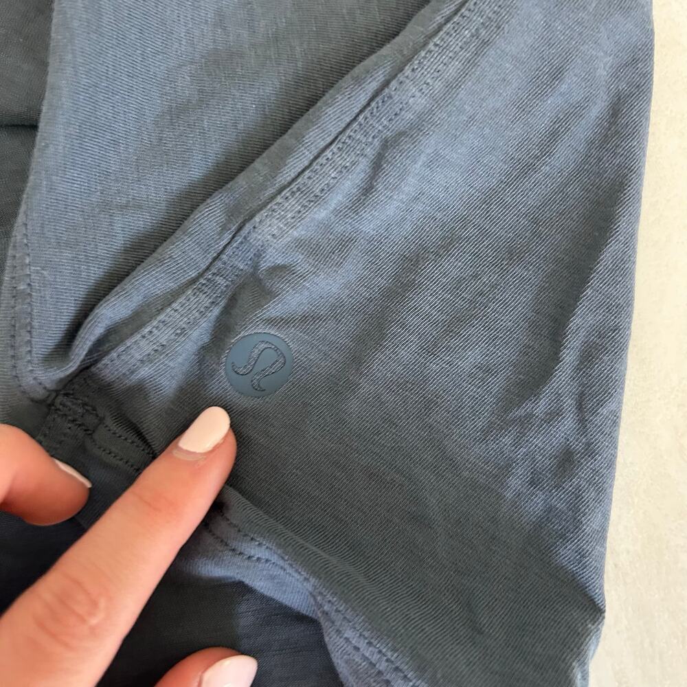 Lululemon Navy Blue Muscle Tank Top Flowy Lightweight Size 8 - Picture 4 of 5